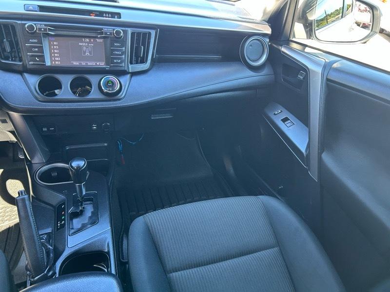 Toyota RAV4 LE AWD 2017