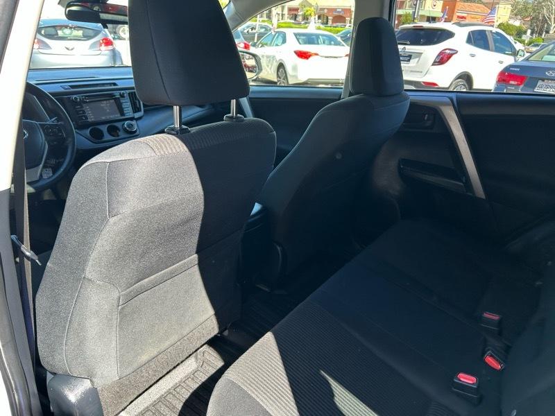 Toyota RAV4 LE AWD 2017