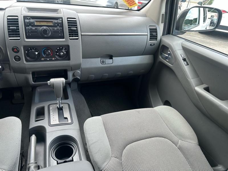 Nissan Frontier LE Crew Cab 2WD 2008