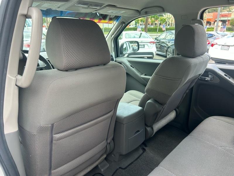 Nissan Frontier LE Crew Cab 2WD 2008