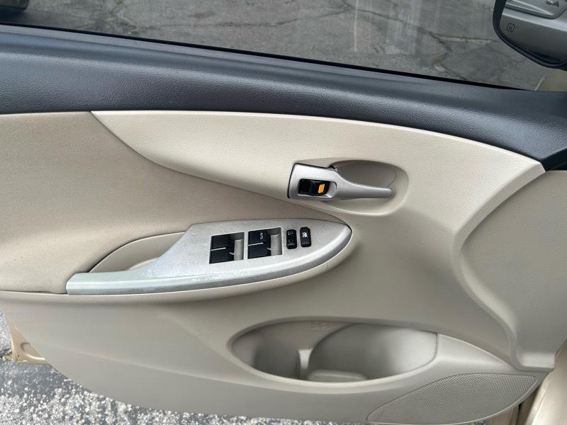 Toyota Corolla S 4-Speed AT 2012