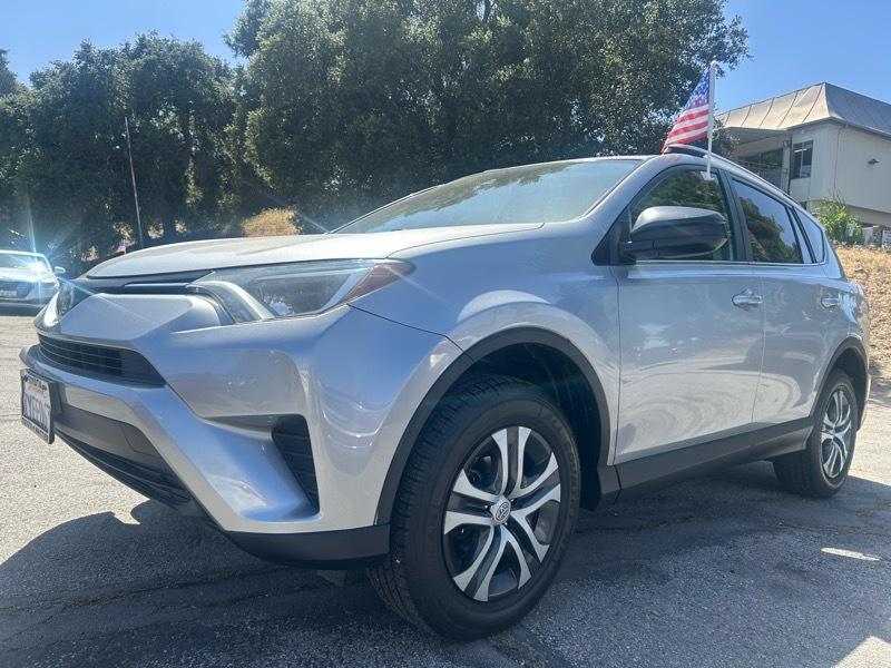 Toyota RAV4 LE FWD 2017
