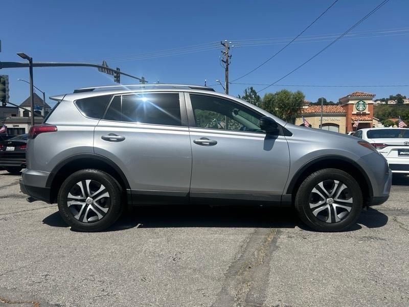 Toyota RAV4 LE FWD 2017
