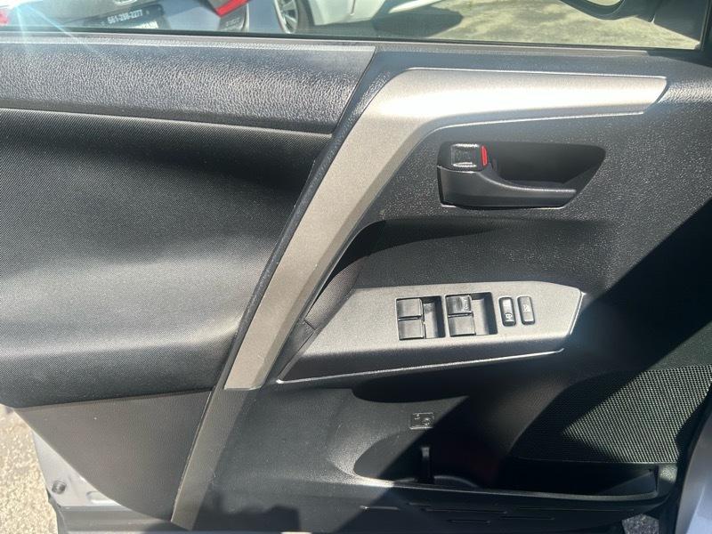 Toyota RAV4 LE FWD 2017