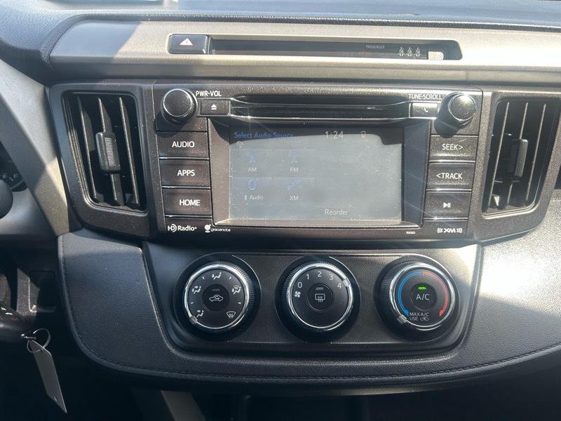 Toyota RAV4 LE FWD 2017