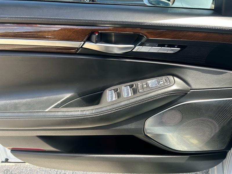 Genesis G90 Premium 2017