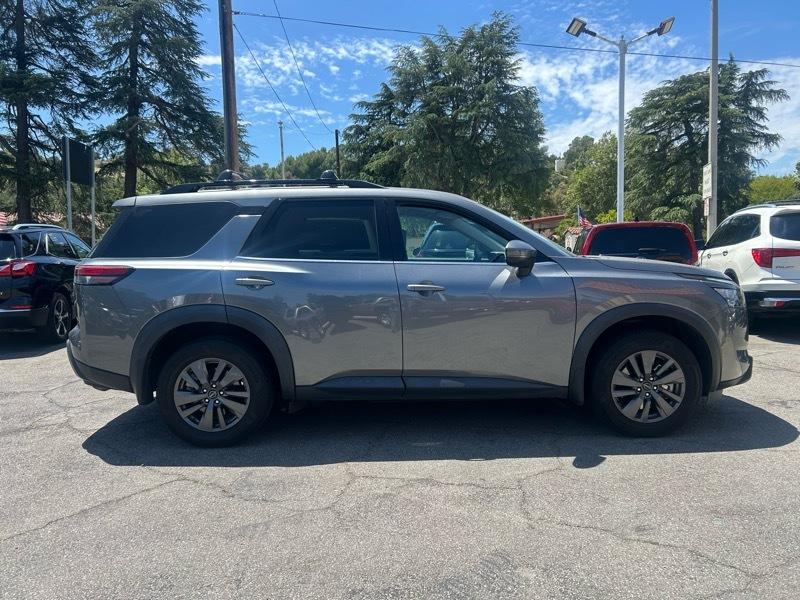 Nissan Pathfinder SV 2024