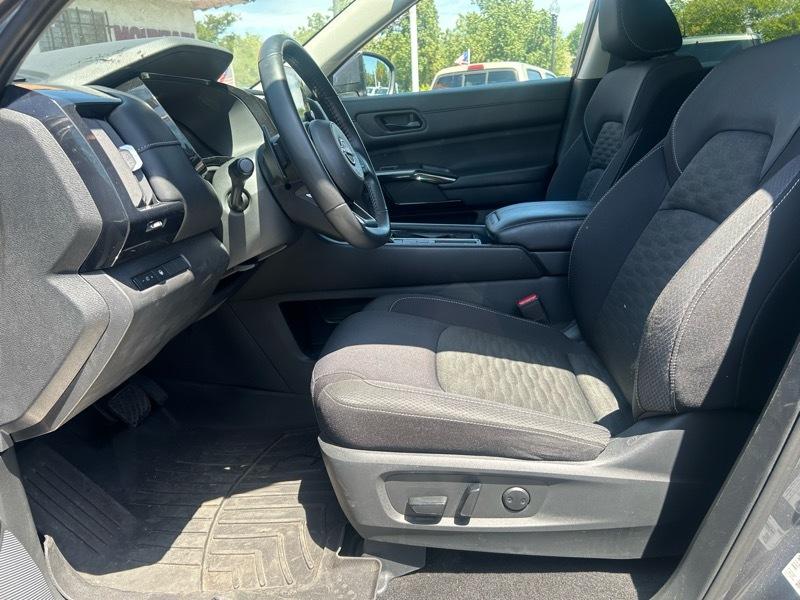 Nissan Pathfinder SV 2024