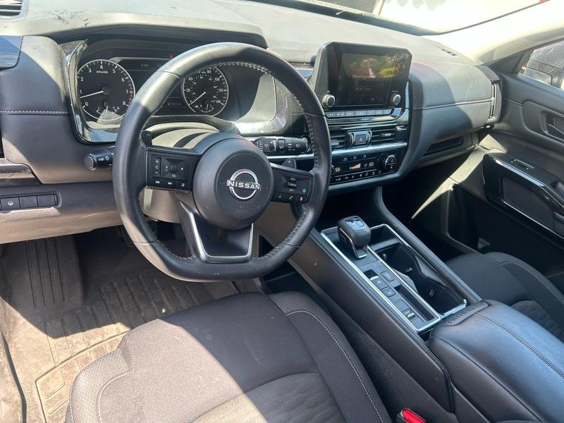 Nissan Pathfinder SV 2024