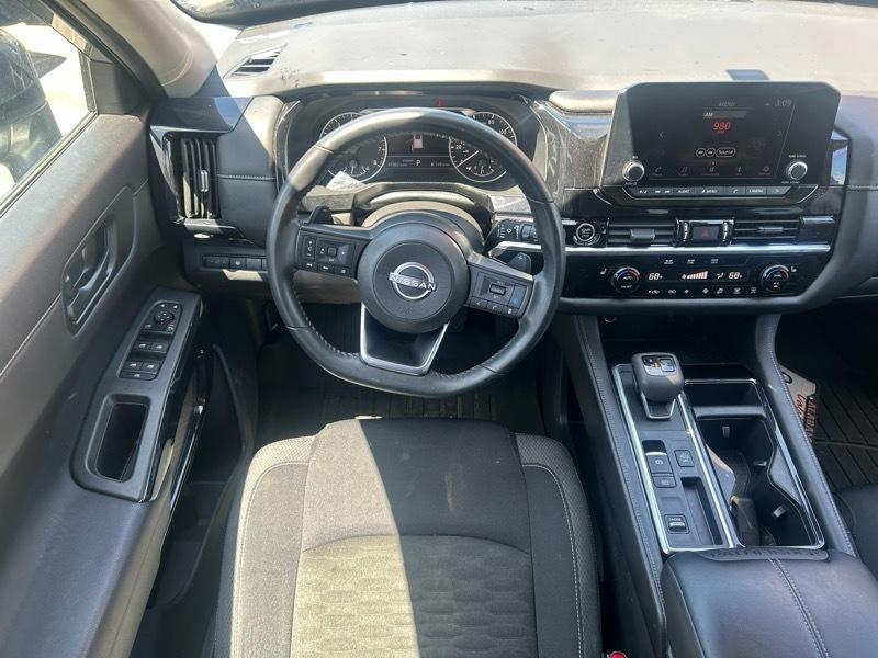 Nissan Pathfinder SV 2024