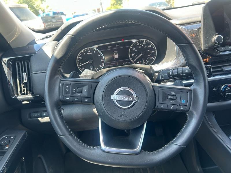 Nissan Pathfinder SV 2024