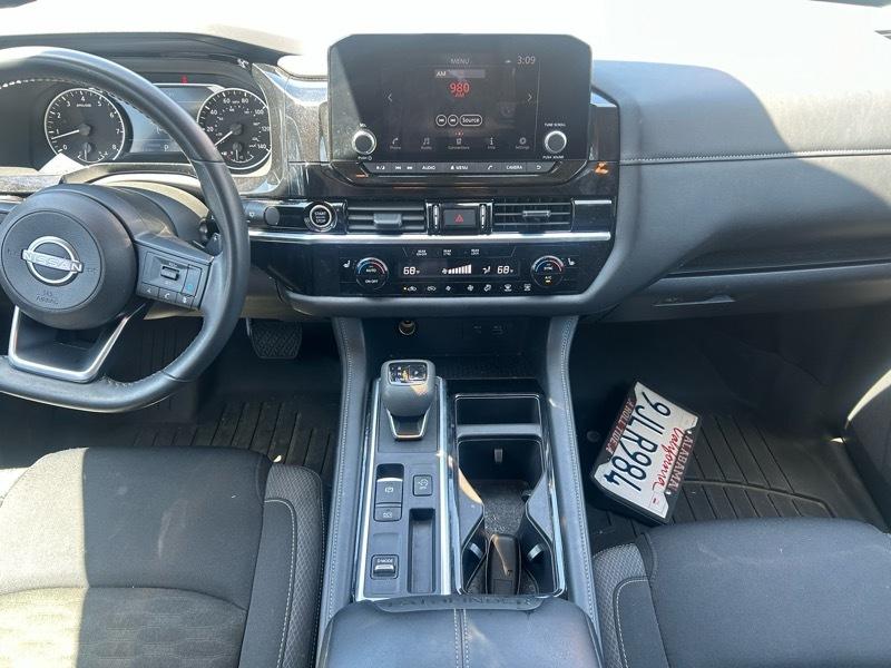 Nissan Pathfinder SV 2024