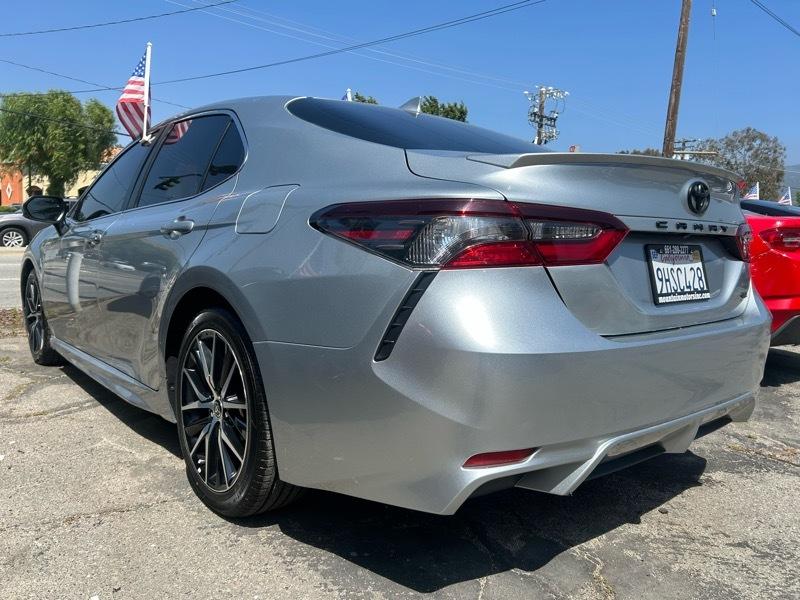 Toyota Camry SE 2024