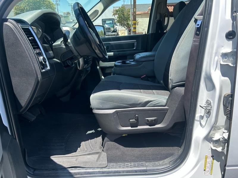 RAM 1500 Big Horn 4x2 Quad Cab 6'4" Box 2017