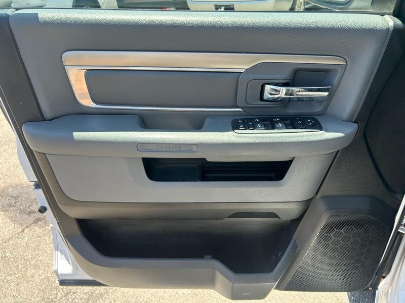 RAM 1500 Big Horn 4x2 Quad Cab 6'4" Box 2017