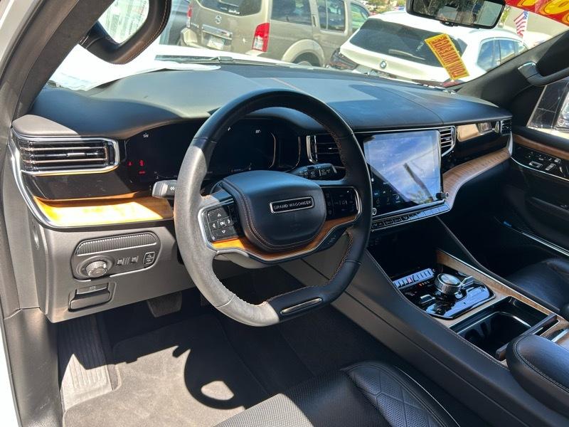 Jeep Grand Wagoneer Series III 4WD 2023