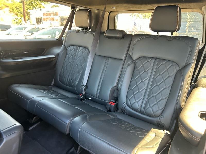 Jeep Grand Wagoneer Series III 4WD 2023
