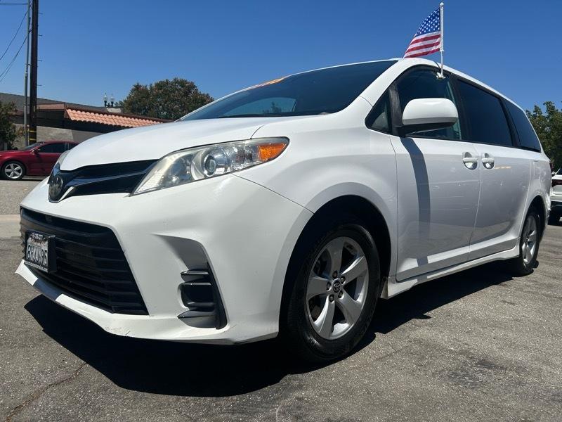 Toyota Sienna LE 7-Passenger 2019