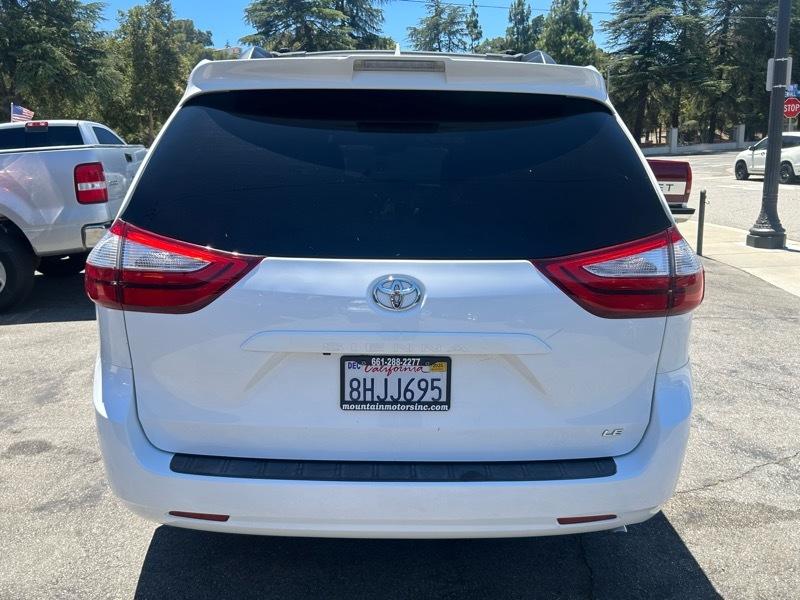 Toyota Sienna LE 7-Passenger 2019