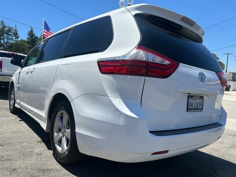 Toyota Sienna LE 7-Passenger 2019