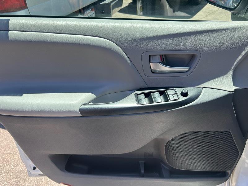 Toyota Sienna LE 7-Passenger 2019