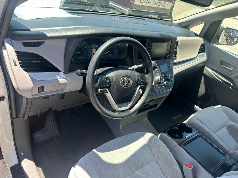 Toyota Sienna LE 7-Passenger 2019