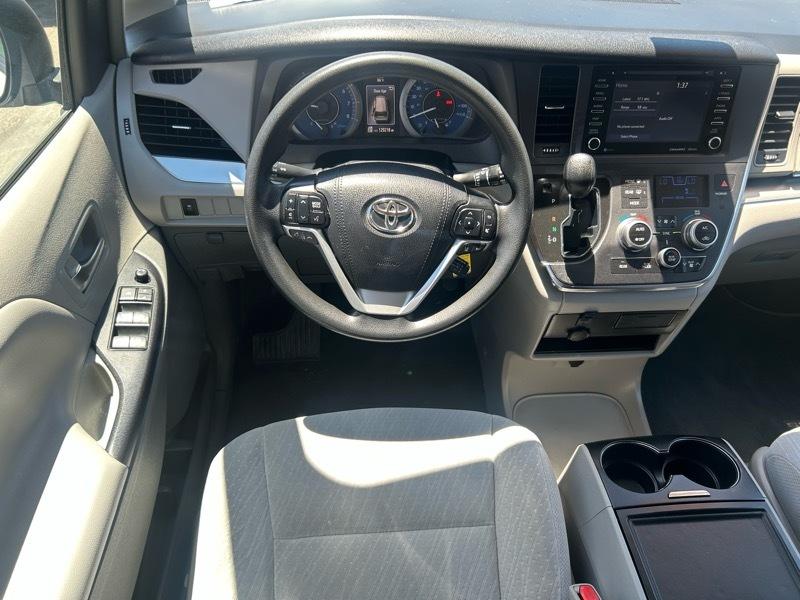 Toyota Sienna LE 7-Passenger 2019