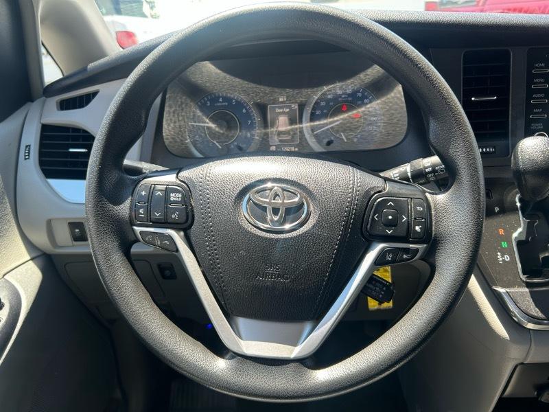 Toyota Sienna LE 7-Passenger 2019