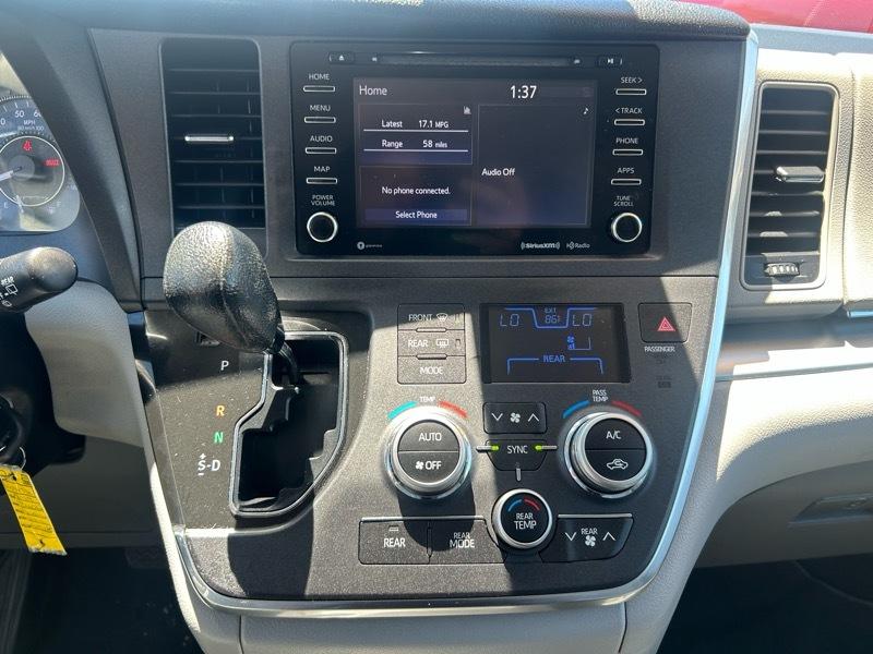 Toyota Sienna LE 7-Passenger 2019