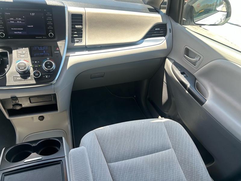 Toyota Sienna LE 7-Passenger 2019