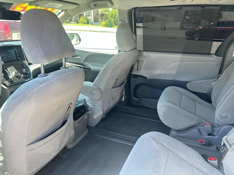 Toyota Sienna LE 7-Passenger 2019