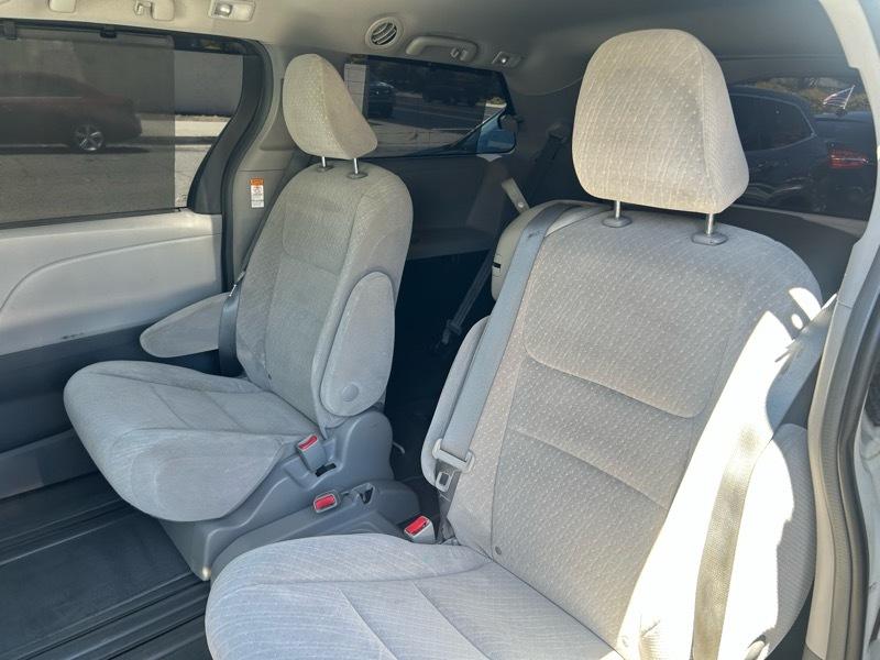 Toyota Sienna LE 7-Passenger 2019