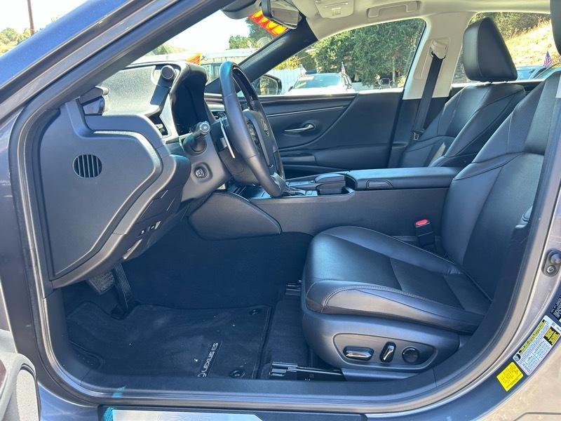 Lexus ES 300h Base 2019