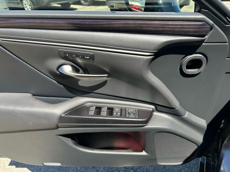 Lexus ES 300h Base 2019