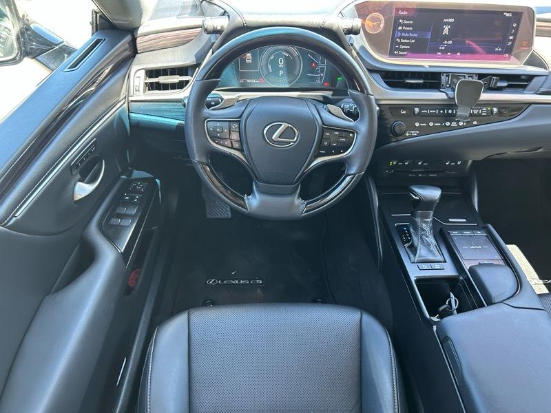 Lexus ES 300h Base 2019