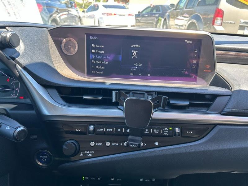 Lexus ES 300h Base 2019