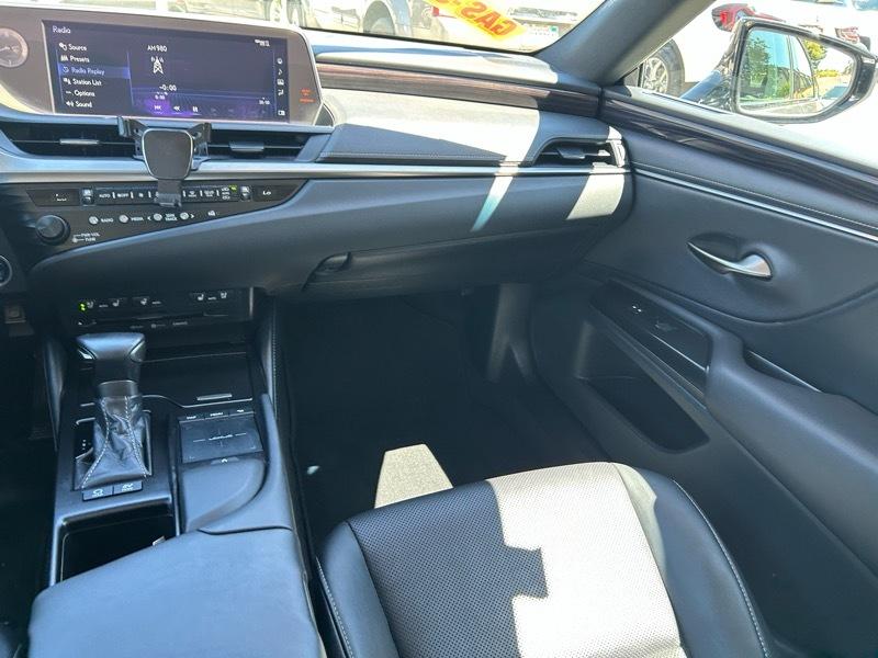 Lexus ES 300h Base 2019