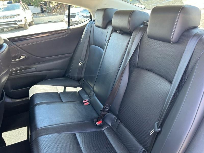 Lexus ES 300h Base 2019
