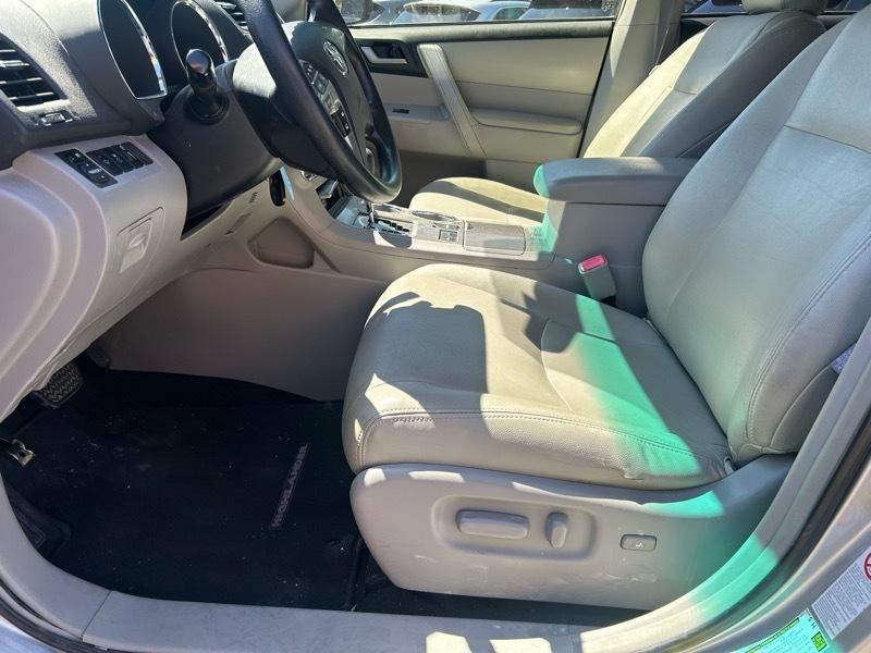Toyota Highlander Hybrid 4WD 2013