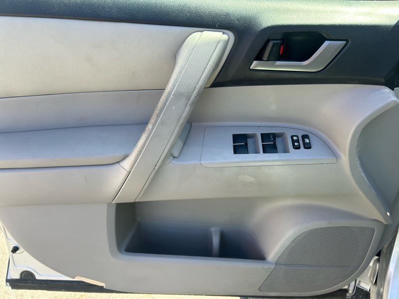 Toyota Highlander Hybrid 4WD 2013