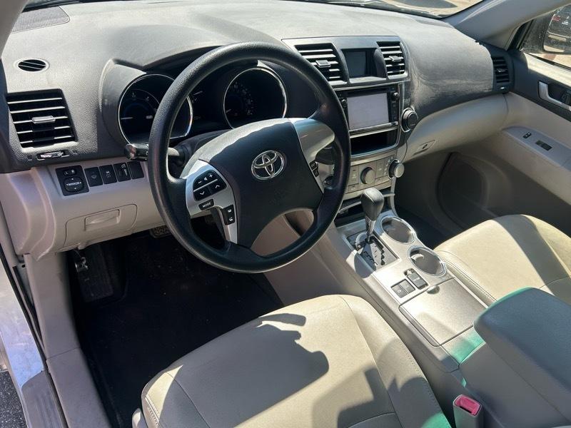 Toyota Highlander Hybrid 4WD 2013