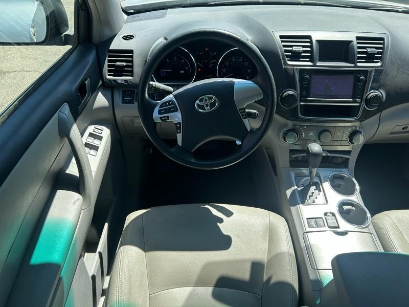 Toyota Highlander Hybrid 4WD 2013