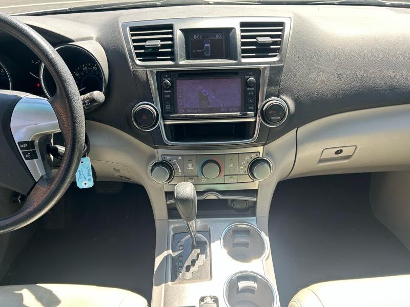 Toyota Highlander Hybrid 4WD 2013