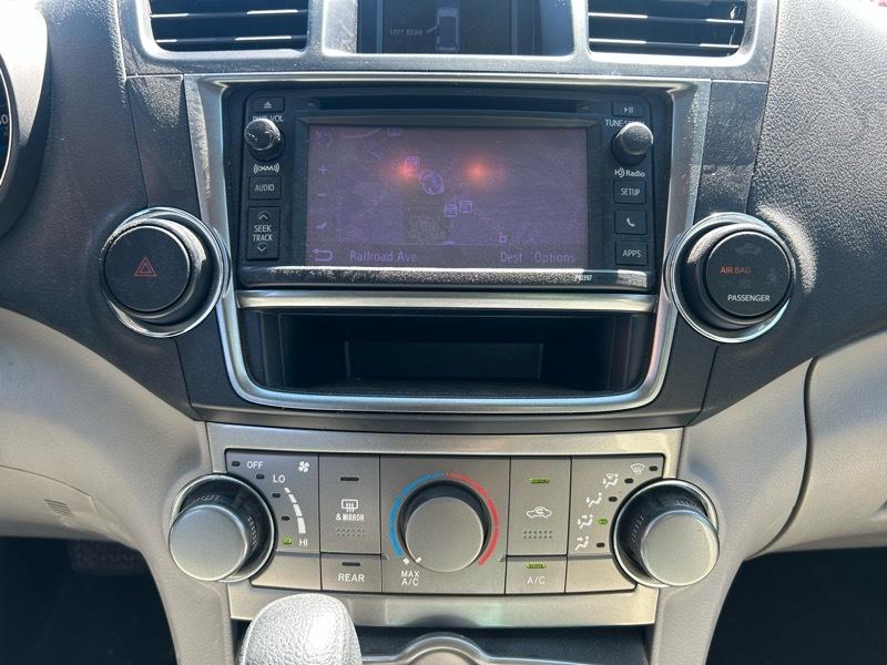 Toyota Highlander Hybrid 4WD 2013