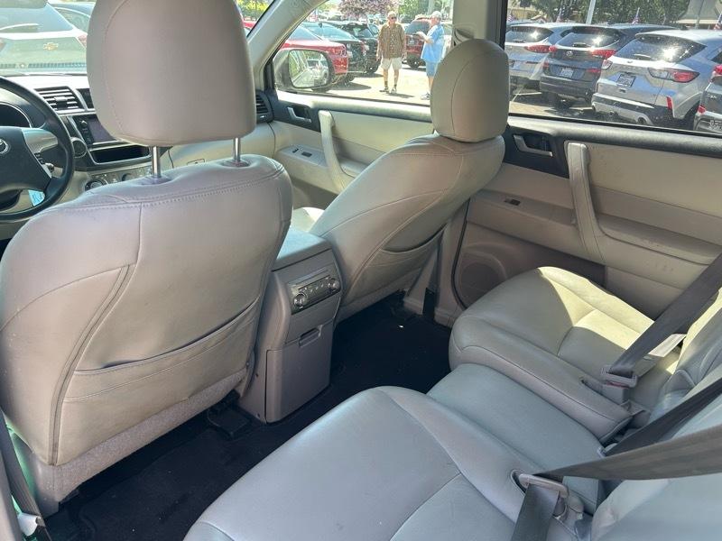 Toyota Highlander Hybrid 4WD 2013
