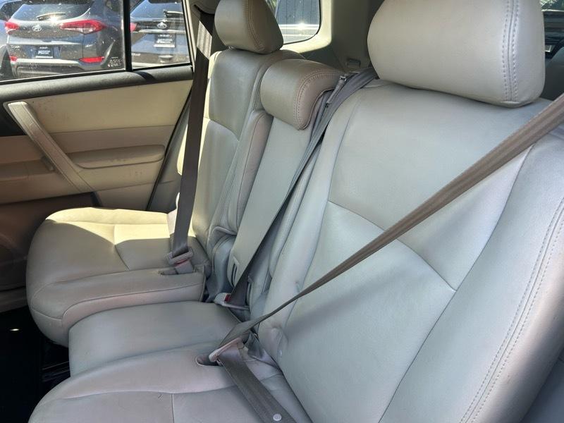 Toyota Highlander Hybrid 4WD 2013
