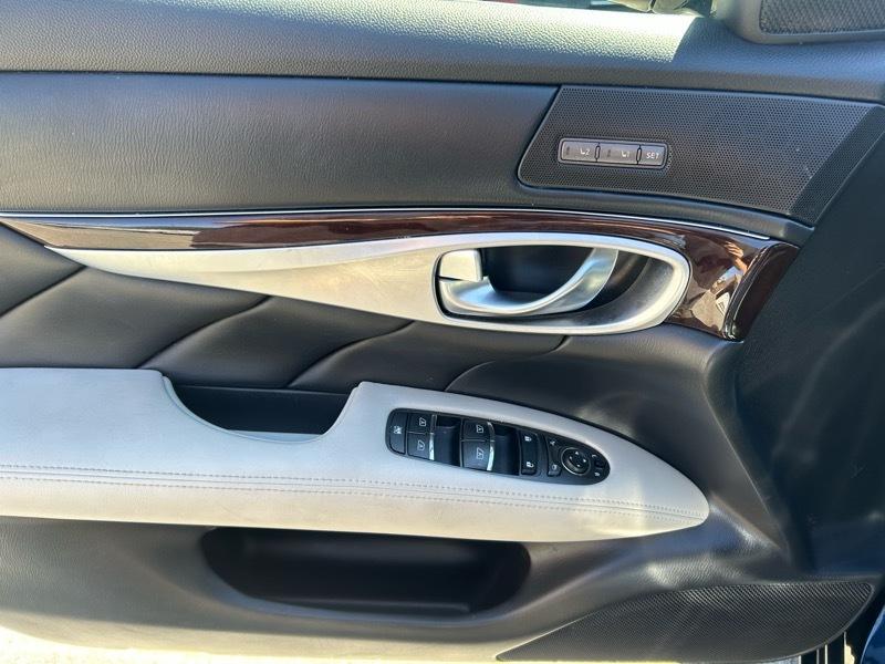 Infiniti Q70 3.7 2016