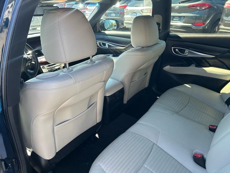 Infiniti Q70 3.7 2016