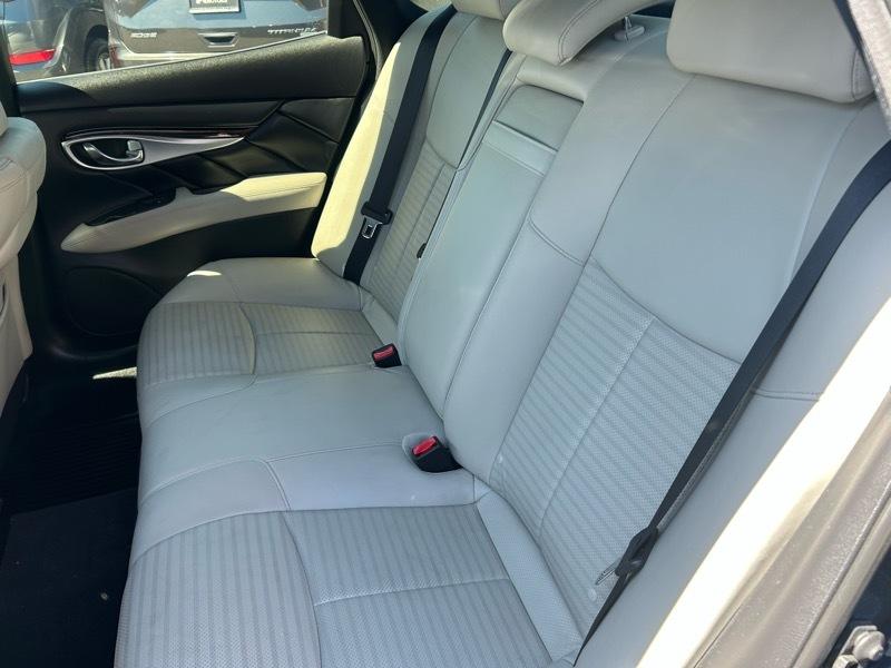 Infiniti Q70 3.7 2016