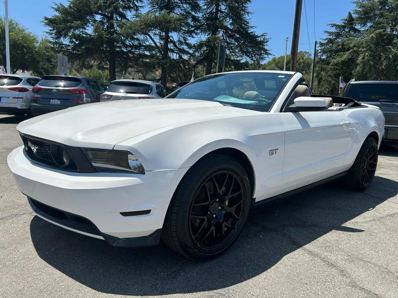 Ford Mustang GT convertible 2010